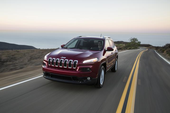 2017 Jeep Cherokee Latitude FWD Performance Front Exterior